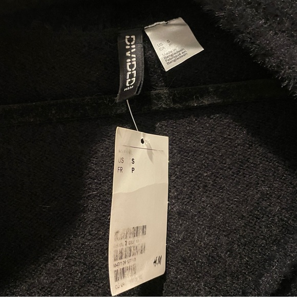 *NWT* Black H&M Cutout Sweater - Picture 4 of 4